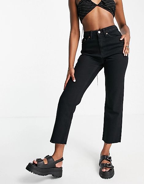 Topshop – Gerade Jeans aus Bio-Baumwolle mit unverarbeitetem Saum in Schwar günstig online kaufen