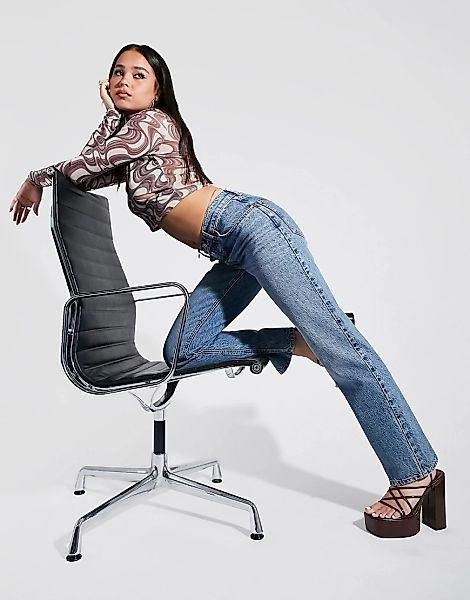 ASOS DESIGN – Jeans aus Bio-Baumwollmix mit niedrigem Bund und geradem Schn günstig online kaufen
