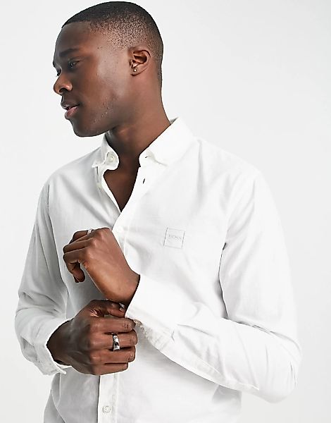 BOSS – Mabsoot – Schmal geschnittenes, langärmliges Hemd in Weiß günstig online kaufen
