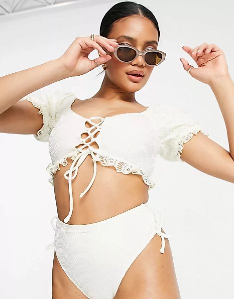 ASOS DESIGN – Bikinihose in Elfenbein mit Häkeloptik, hoher Taille und und günstig online kaufen