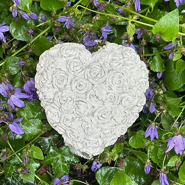 Radami Gartenfigur Herz Dekoherz Rosenherz Steinguss günstig online kaufen