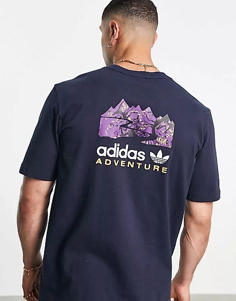 adidas Originals – T-Shirt mit „Adventure“-Rückenprint in Marineblau günstig online kaufen