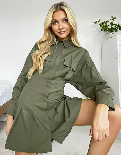 Bershka – Plissiertes Oversize-Hemdkleid in Khaki-Grün günstig online kaufen