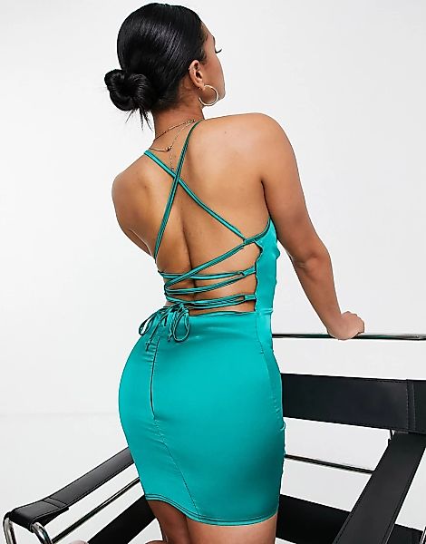 Femme Luxe – Minikleid aus Satin in Grün mit überkreuzter Rückenpartie günstig online kaufen