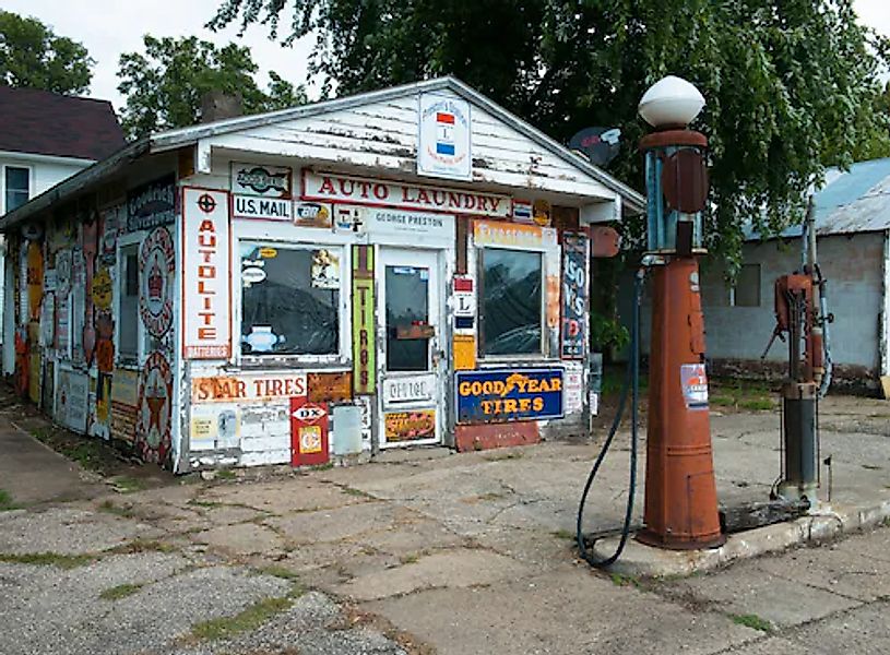 Papermoon Fototapete »Old Vintage Retro Gas Station« günstig online kaufen