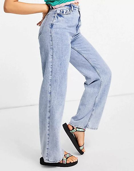 New Look – Jeans mit weitem Bein in hellblauer Acid-Waschung günstig online kaufen
