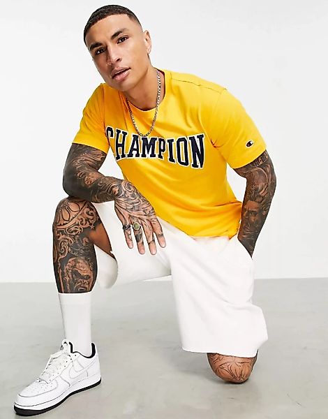 Champion – T-Shirt mit großem Logo im College-Stil in Gelb günstig online kaufen