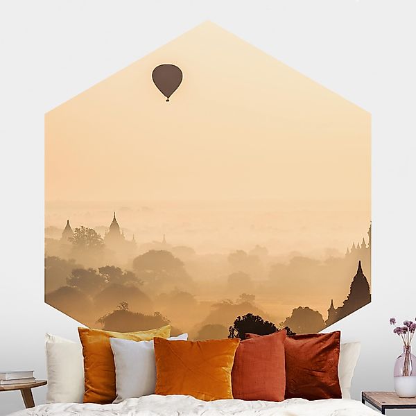 Hexagon Fototapete Heißluftballon im Nebel günstig online kaufen