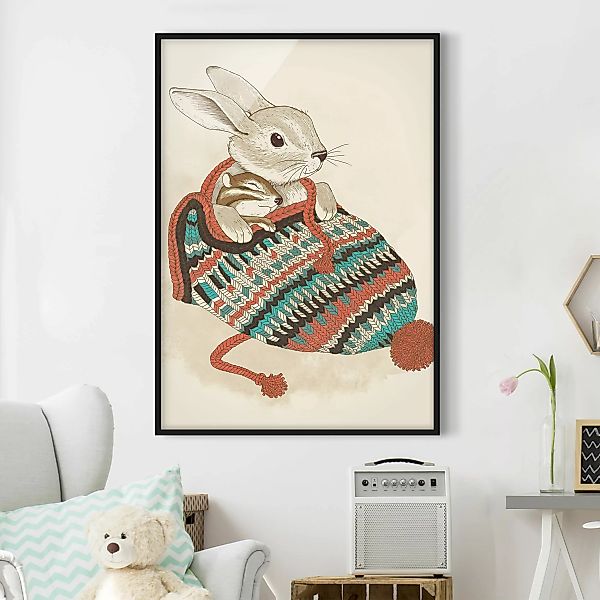 Bild mit Rahmen Tiere - Hochformat Illustration Kuschelnder Hase in Mütze günstig online kaufen