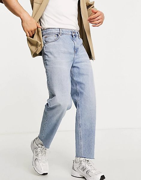 ASOS DESIGN – Locker geschnittene, schmal zulaufende Jeans in heller „Less günstig online kaufen