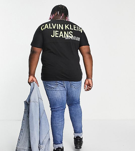 Calvin Klein Jeans – Urban – T-Shirt mit Grafikprint auf der Rückseite in S günstig online kaufen