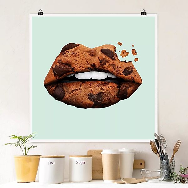 Poster Küche - Quadrat Lippen mit Keks günstig online kaufen