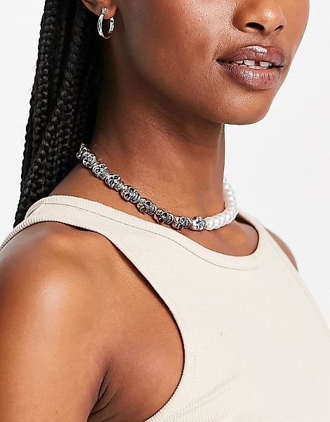 ASOS DESIGN – Silberfarbene Halskette mit Totenkopf- und Kunstperlen günstig online kaufen