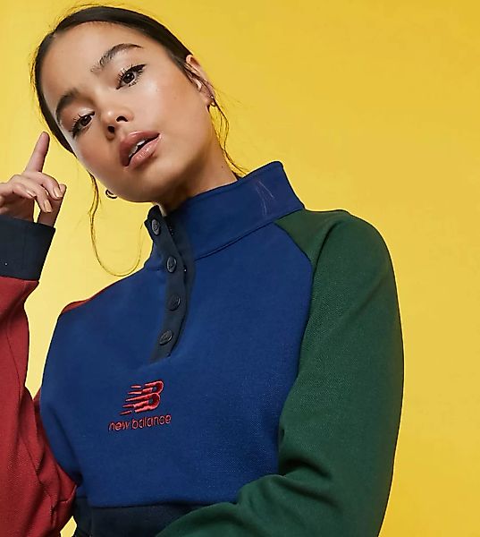 New Balance – Kurzes Sweatshirt mit Farbblock-Design und geknöpftem Kragen, günstig online kaufen