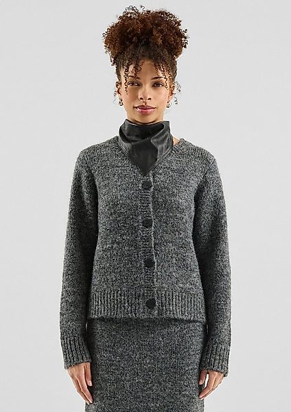 QS T-Shirt Strickjacke Flauschige Strickjage mit Rundhalsausschnitt in Mela günstig online kaufen