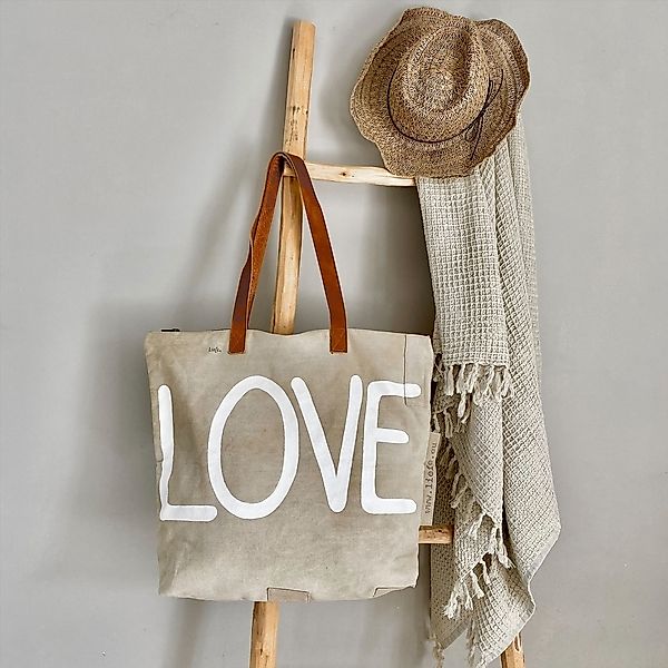 Shopper Bag Love. Tasche Aus Recyceltem Canvas Zeltstoff, Handbemalt günstig online kaufen