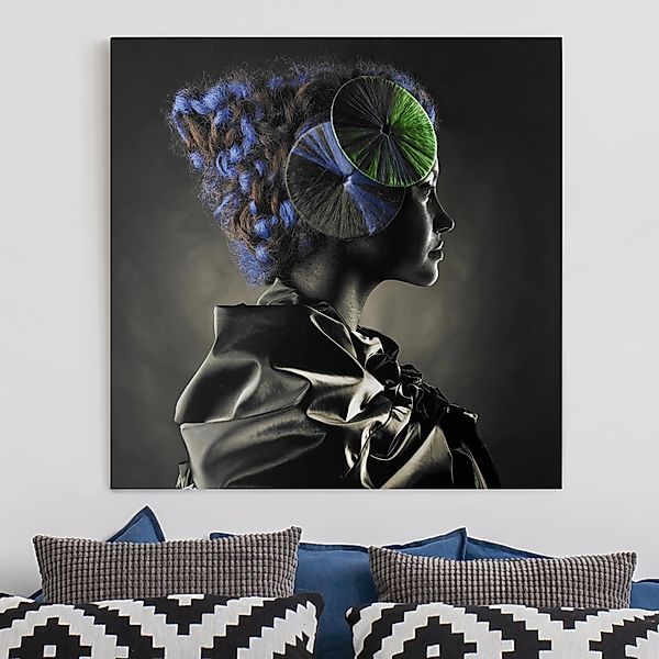 Leinwandbild - Quadrat Strange Lady günstig online kaufen