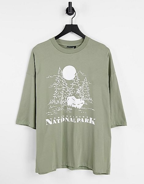 ASOS DESIGN – Oversize-T-Shirt aus Bio-Baumwolle in Khaki mit Berg-Print-Gr günstig online kaufen