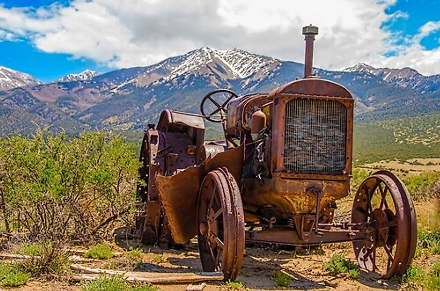 Papermoon Fototapete »OLDTIMER-LANDSCHAFT BERGE GEBIRGE VINTAGE AUTOS CARS« günstig online kaufen