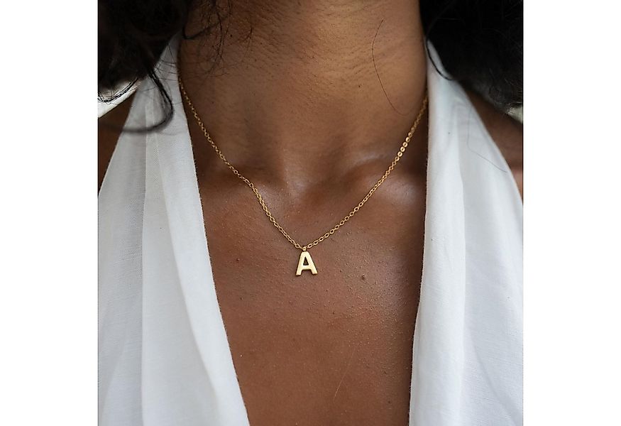 Made by Nami Kette mit Anhänger Edelstahlkette mit Buchstaben Anhänger Gold günstig online kaufen