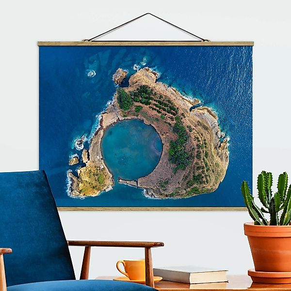 Stoffbild Landschaft mit Posterleisten - Querformat Luftbild - Die Insel Vi günstig online kaufen