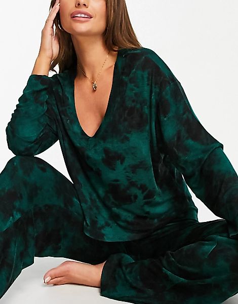 Gilly Hicks – Pyjama-Oberteil in Schwarz mit Batikmuster und V-Ausschnitt, günstig online kaufen