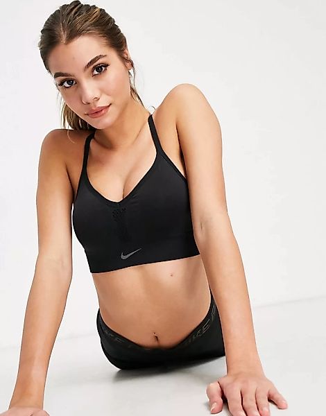 Nike Yoga – Indy – Nahtloser Sport-BH in Schwarz mit leichter Stützfunktion günstig online kaufen