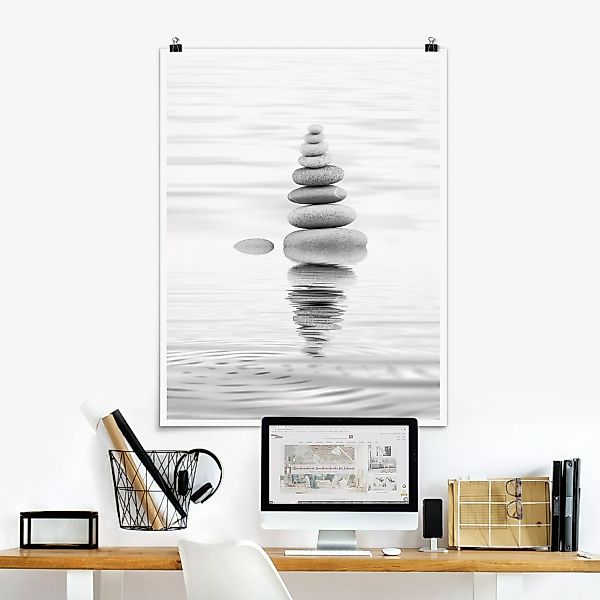 Poster Steinturm im Wasser Schwarz-Weiß günstig online kaufen