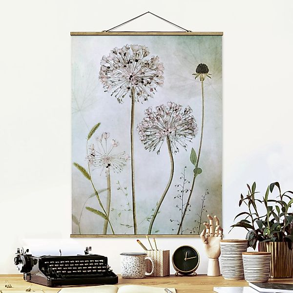 Stoffbild Blumen mit Posterleisten - Hochformat Lauchblüten in Pastell günstig online kaufen