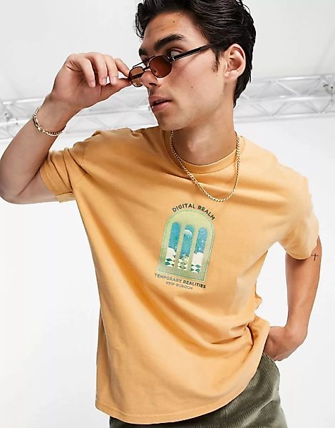Topman – T-Shirt in verwaschenem Senfgelb mit „Digital Realm“-Print günstig online kaufen