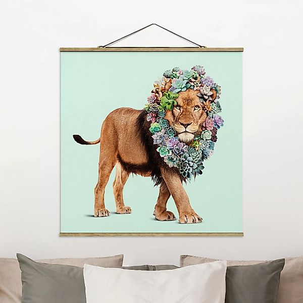 Stoffbild Blumen mit Posterleisten - Quadrat Löwe mit Sukkulenten günstig online kaufen