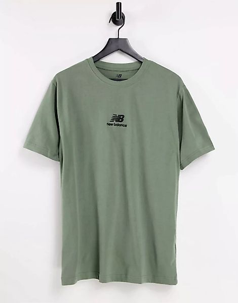 New Balance – T-Shirt in Khaki mit gestapeltem Logo, exklusiv bei ASOS-Grün günstig online kaufen