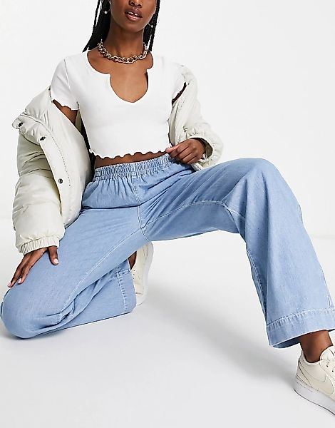 ASOS DESIGN – Jeans zum Überziehen in heller Waschung mit weitem Bein-Blau günstig online kaufen