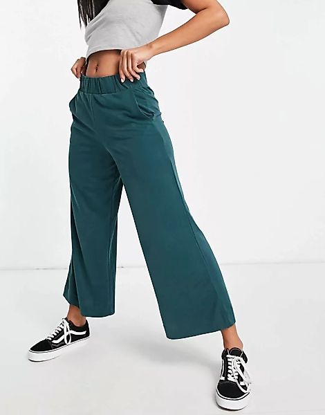 Monki – Cilla – Kurz geschnittene Hose mit weitem Bein in Dunkelgrün günstig online kaufen
