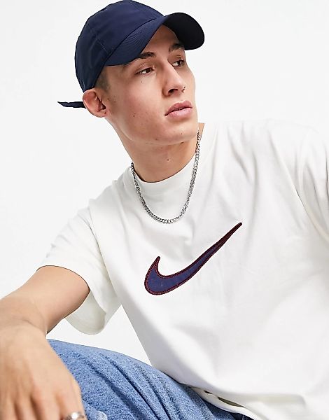 Nike – Retro – T-Shirt in Weiß mit Swoosh-Logo günstig online kaufen