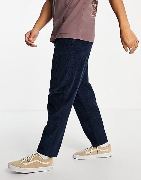 ASOS DESIGN – Legere, schmal zulaufende Cord-Jeans in Marineblau günstig online kaufen