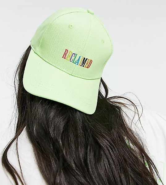 Reclaimed Vintage Inspired – Kappe in Grün mit Logostickerei in Regenbogenf günstig online kaufen