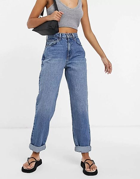 ASOS DESIGN – Hoch geschnittene, lockere Mom-Jeans in mittlerer Waschung-Bl günstig online kaufen