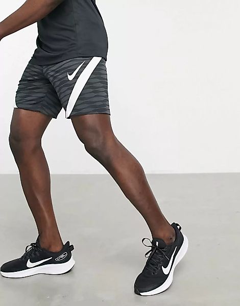 Nike Football – Strike – Shorts in Schwarz und Weiß günstig online kaufen