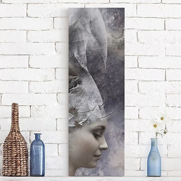 Leinwandbild Schwarz-Weiß - Hochformat Unordinary Girl günstig online kaufen