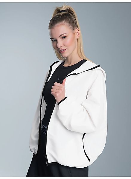 Trigema Sweatjacke "TRIGEMA Dünne Kapuzenjacke mit praktischen Taschen" 1 S günstig online kaufen