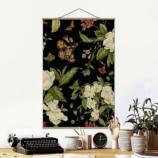 Stoffbild Blumen mit Posterleisten - Hochformat Gartenblumen auf Schwarz I günstig online kaufen
