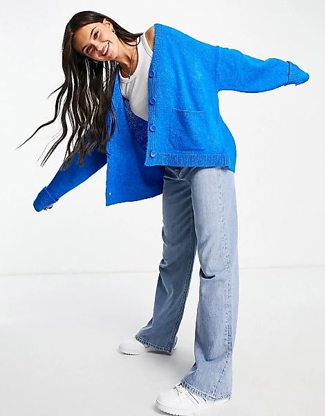 ASOS DESIGN – Oversize-Strickjacke in Blau mit umgeschlagenen Bündchen und günstig online kaufen