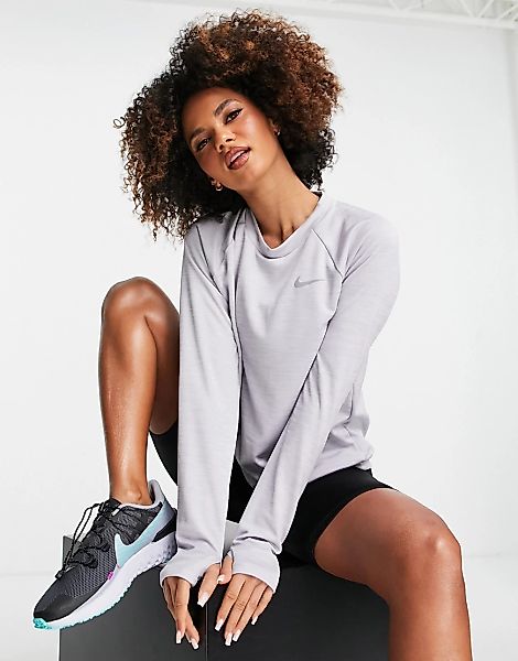 Nike Running – Pacer Dri-FIT – Oberteil in Kalkgrau mit Rundhalsausschnitt günstig online kaufen