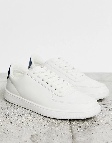 ASOS DESIGN – Sneaker in Weiß mit kontrastierendem Etikett an der Ferse günstig online kaufen