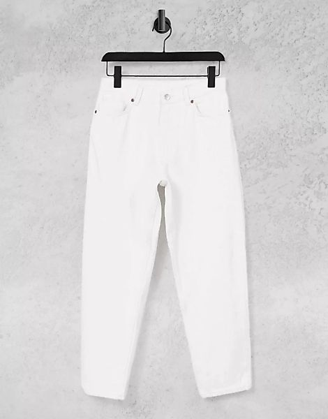 Monki – Taiki – Mom-Jeans mit hohem Bund aus Bio-Baumwolle in gebrochenem W günstig online kaufen
