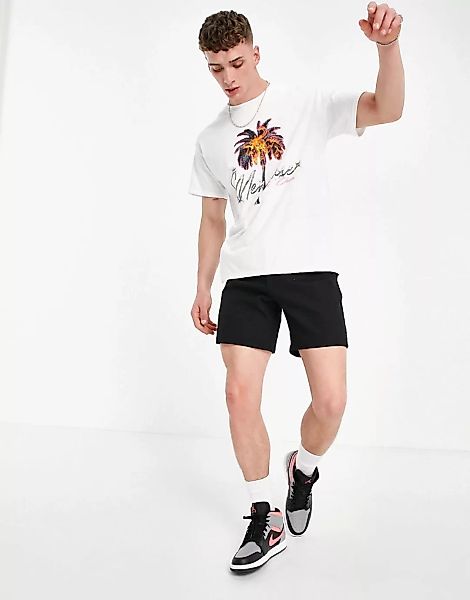 Mennace – Oversize-T-Shirt in Weiß mit Fotoprint auf der Brust günstig online kaufen
