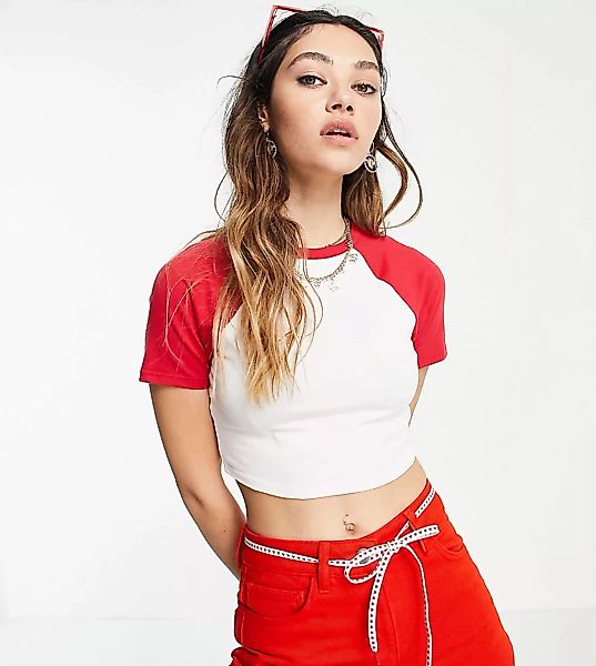 COLLUSION – Kurzes T-Shirt mit Raglanärmeln im 90er-Jahre-Schnitt in Rot un günstig online kaufen