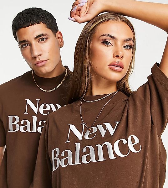New Balance – Cookie – T-Shirt in Braun und Beige günstig online kaufen