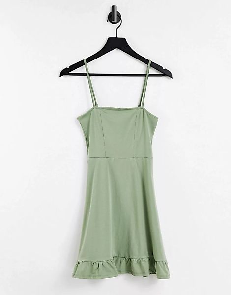 ASOS DESIGN – Salbeigrünes Sommerkleid mit Trägern und Schößchensaum günstig online kaufen